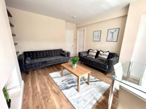 Central 4 Bedroom House With Driveway